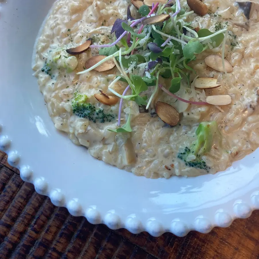 Risotto funghi e salsiccia: il comfort food perfetto per ogni stagione