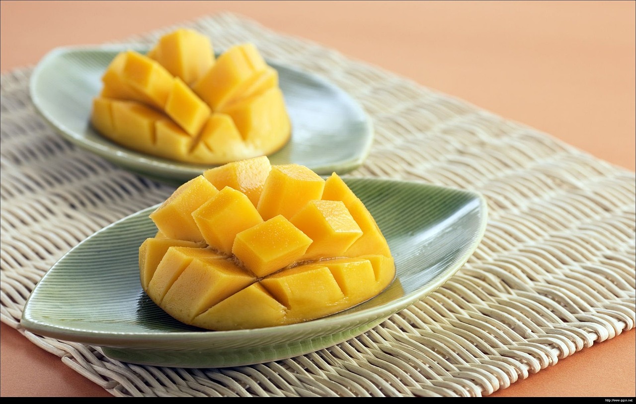 Tagliare un mango: tecnica, manualità e attenzione alla maturazione del frutto