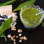 Pesto alla genovese fatto in casa: la ricetta con il mortaio