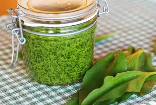 Come si fa il pesto alla genovese: metodo tradizionale, ingredienti e accorgimenti fondamentali