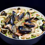Preparazione impepata di cozze: tecnica, intensità aromatica e piccoli gesti che fanno la differenza